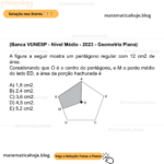 (Banca VUNESP - Nível Médio - 2023 - Geometria Plana) A figura a seguir mostra um pentágono regular com 12 cm2 de área. Considerando que O é o centro do pentágono, e M o ponto médio do lado ED, a área da porção hachurada é A) 1,8 cm2. B) 2,4 cm2. C) 3,6 cm2. D) 4,5 cm2. E) 5,2 cm2.