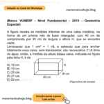 (Banca VUNESP - Nível Fundamental - 2019 - Geometria Espacial) A figura mostra as medidas internas de uma caixa metálica, na forma de um prisma reto de base retangular, com 40 cm de comprimento por 30 cm de largura e altura H, que se encontra vazia. Lembrando que 1 cm³ = 1 mL e sabendo que para encher totalmente essa caixa, sem transbordar, são necessários 21,6 litros de água, então, a medida da altura dessa caixa, indicada na figura pela letra H, é de A) 18 cm. B) 19 cm. C) 20 cm. D) 21 cm. E) 22 cm.