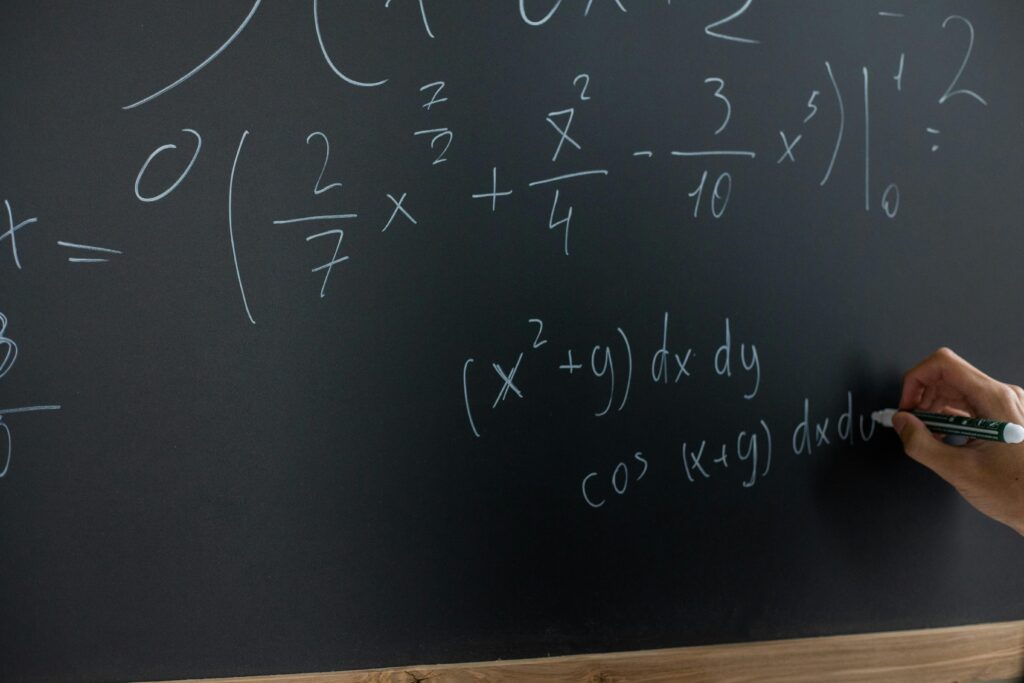 Criptografia moderna Segurança digital Números primos na criptografia Funções hash Protocolos HTTPS Álgebra linear em segurança digital Proteção de dados no mundo digital Criptografia de ponta a ponta Matemática na segurança cibernética Algoritmos de criptografia