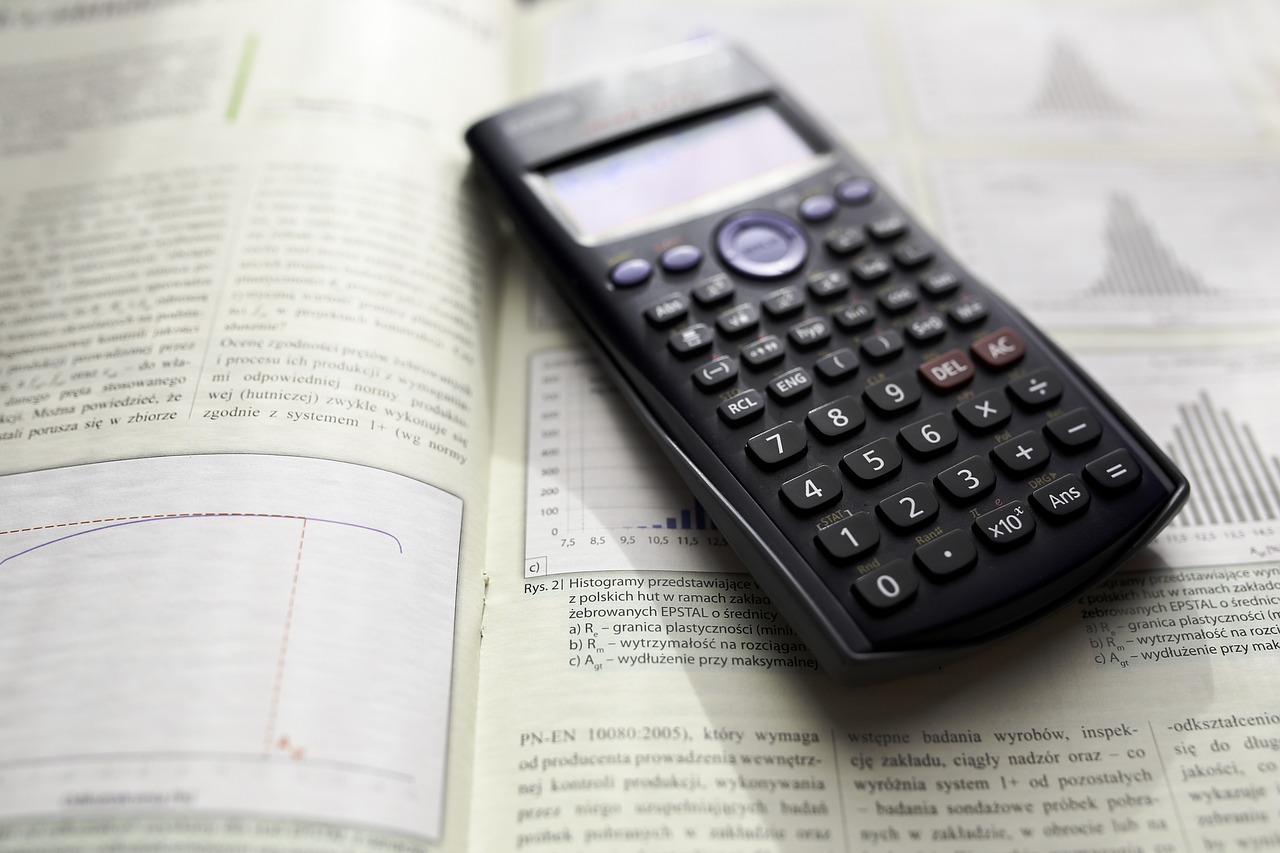 Matemática nas finanças Aplicações da matemática financeira Precificação de ativos financeiros Gestão de riscos com matemática Matemática para otimização de portfólios Indicadores financeiros TIR e VPL Modelos matemáticos no mercado financeiro Ferramentas de matemática financeira Matemática aplicada no planejamento financeiro Tendências da matemática financeira
