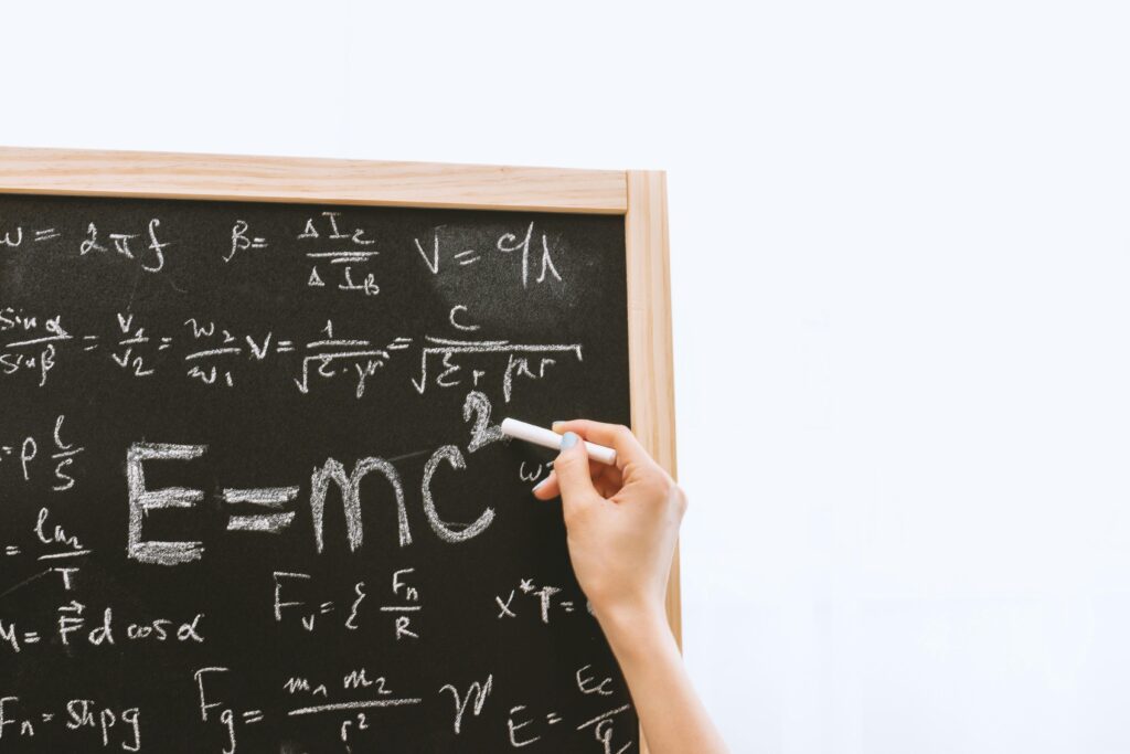 Diferença entre matemática pura e aplicada Matemática aplicada na prática Exemplos de matemática pura Aplicações da matemática aplicada Matemática teórica e prática Integração entre matemática pura e aplicada Conceitos abstratos em matemática Relevância da matemática aplicada Bases da matemática pura Complementaridade entre matemática pura e aplicada